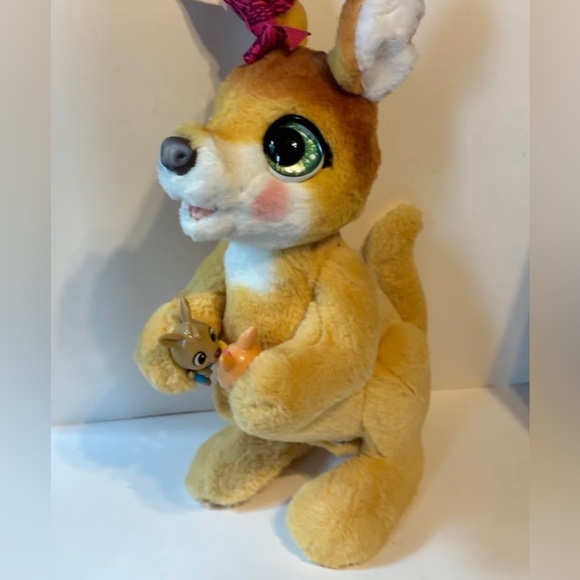 FurReal friends Mama Josie The Kangaroo Interactive Pet  Included 3 Babies - Picture 1 of 7